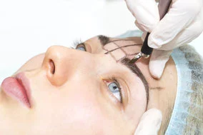 Augenbrauenverdichtung Microblading bei FF Make-Up